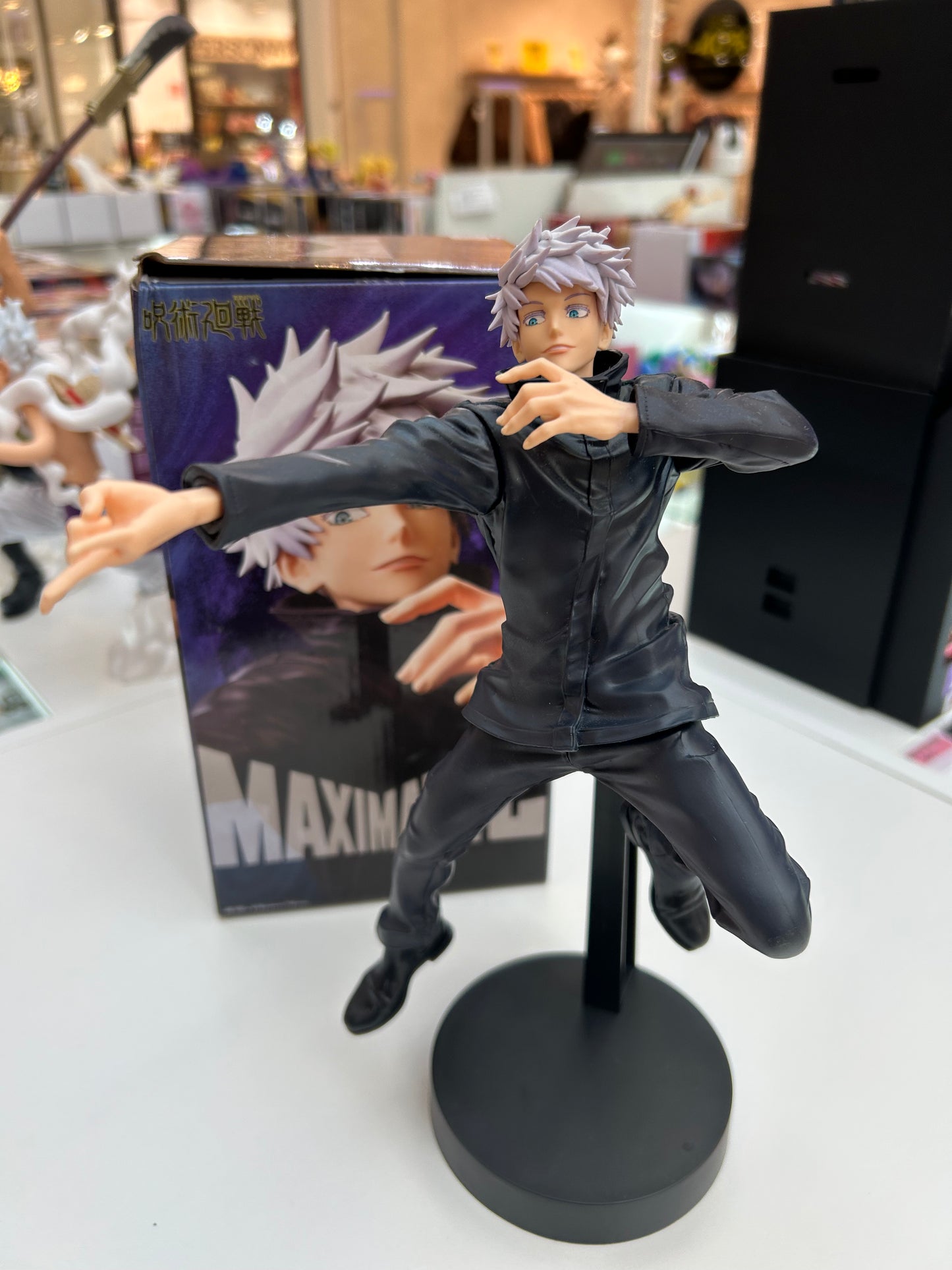 Figura Satoru Gojo en Suspensión Maximatic