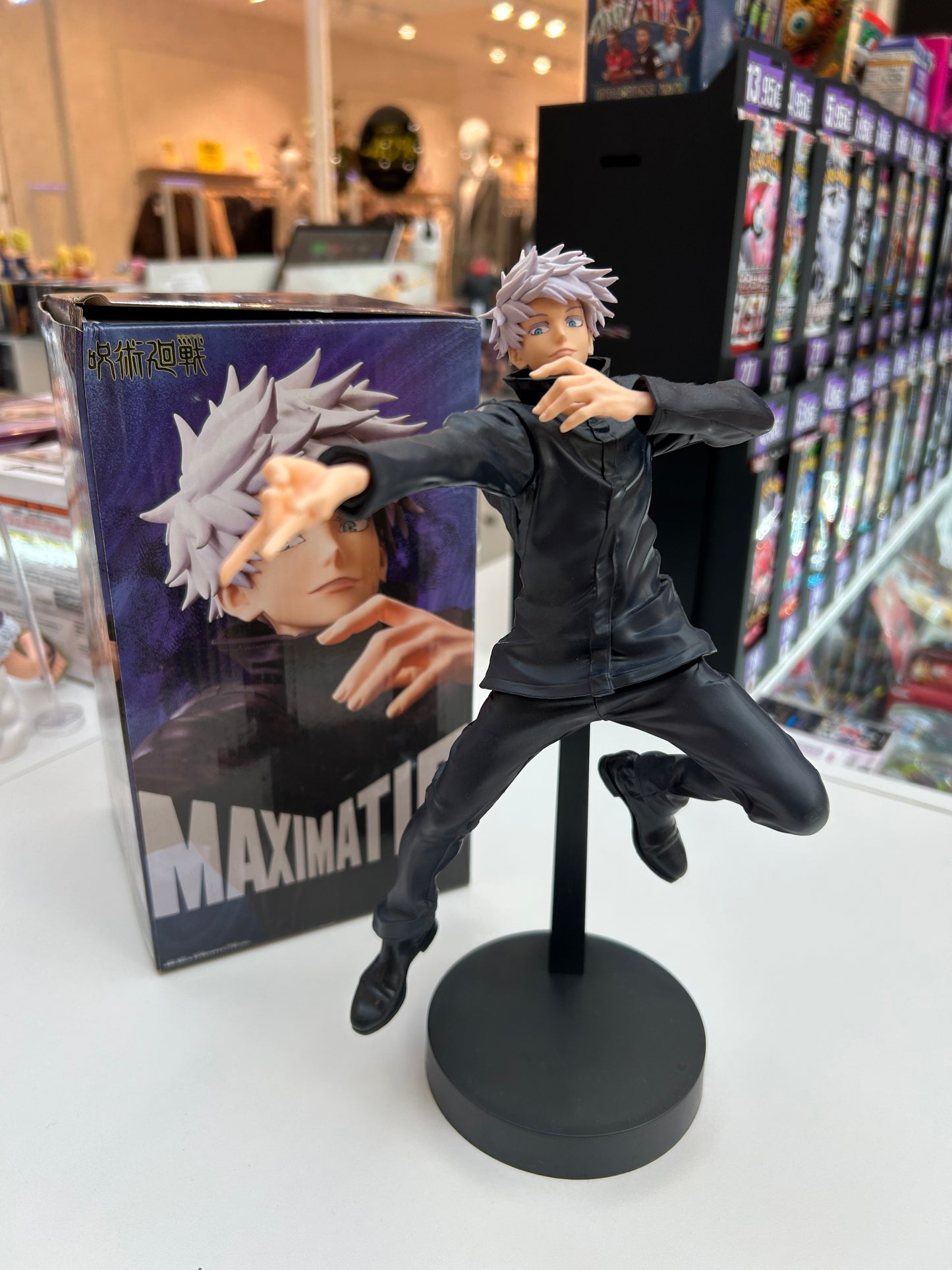 Figura Satoru Gojo en Suspensión Maximatic