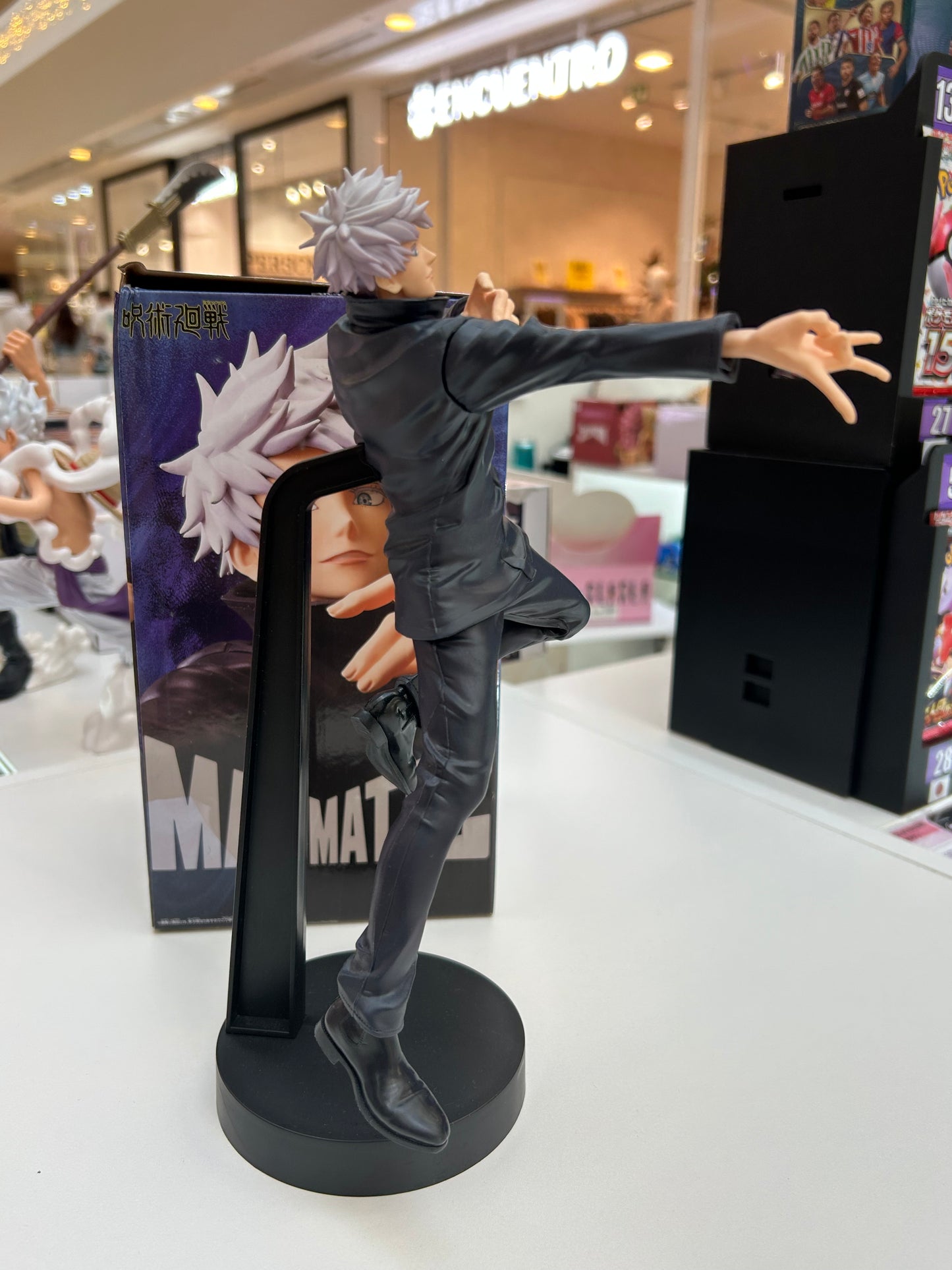 Figura Satoru Gojo en Suspensión Maximatic