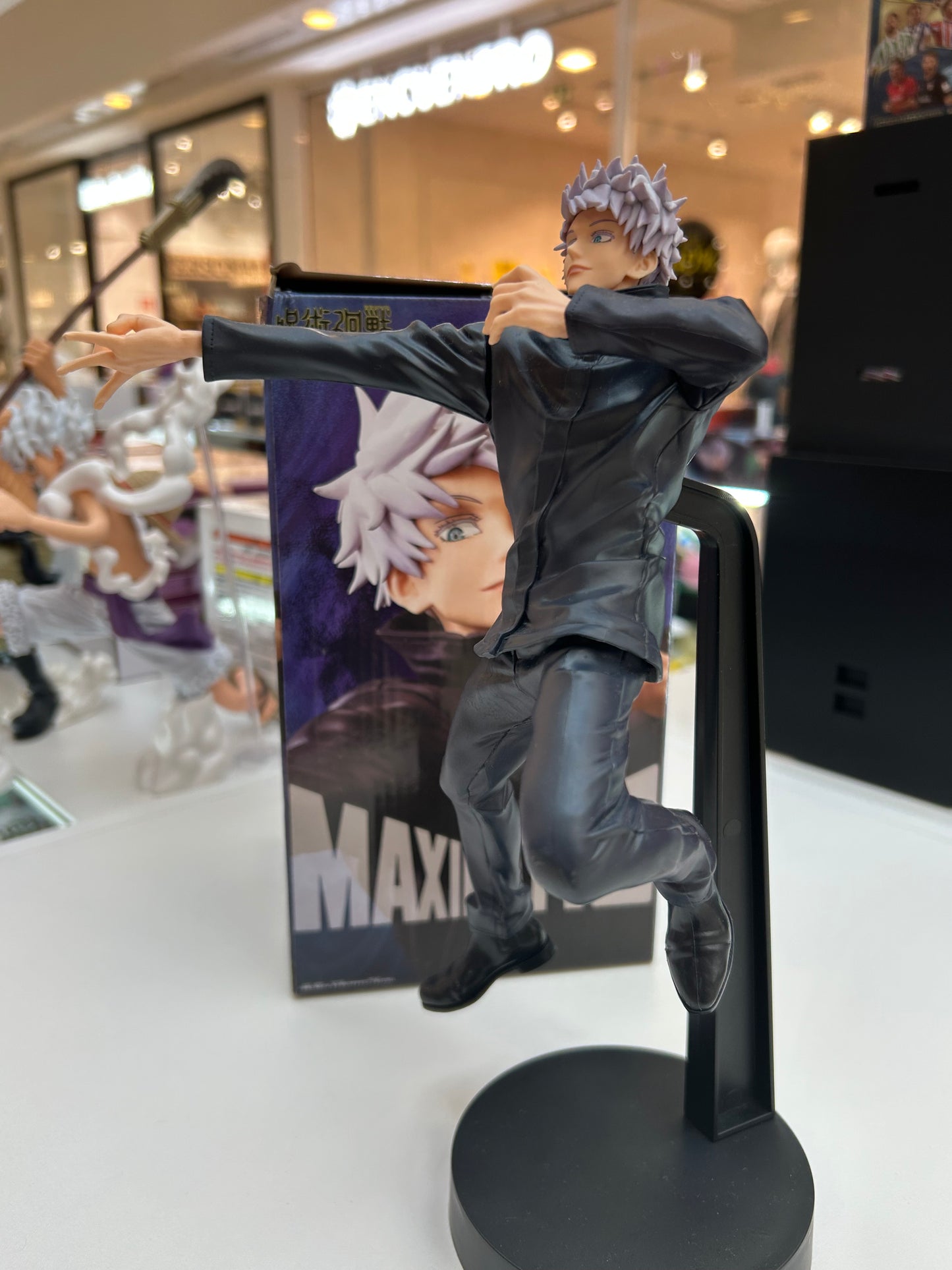 Figura Satoru Gojo en Suspensión Maximatic