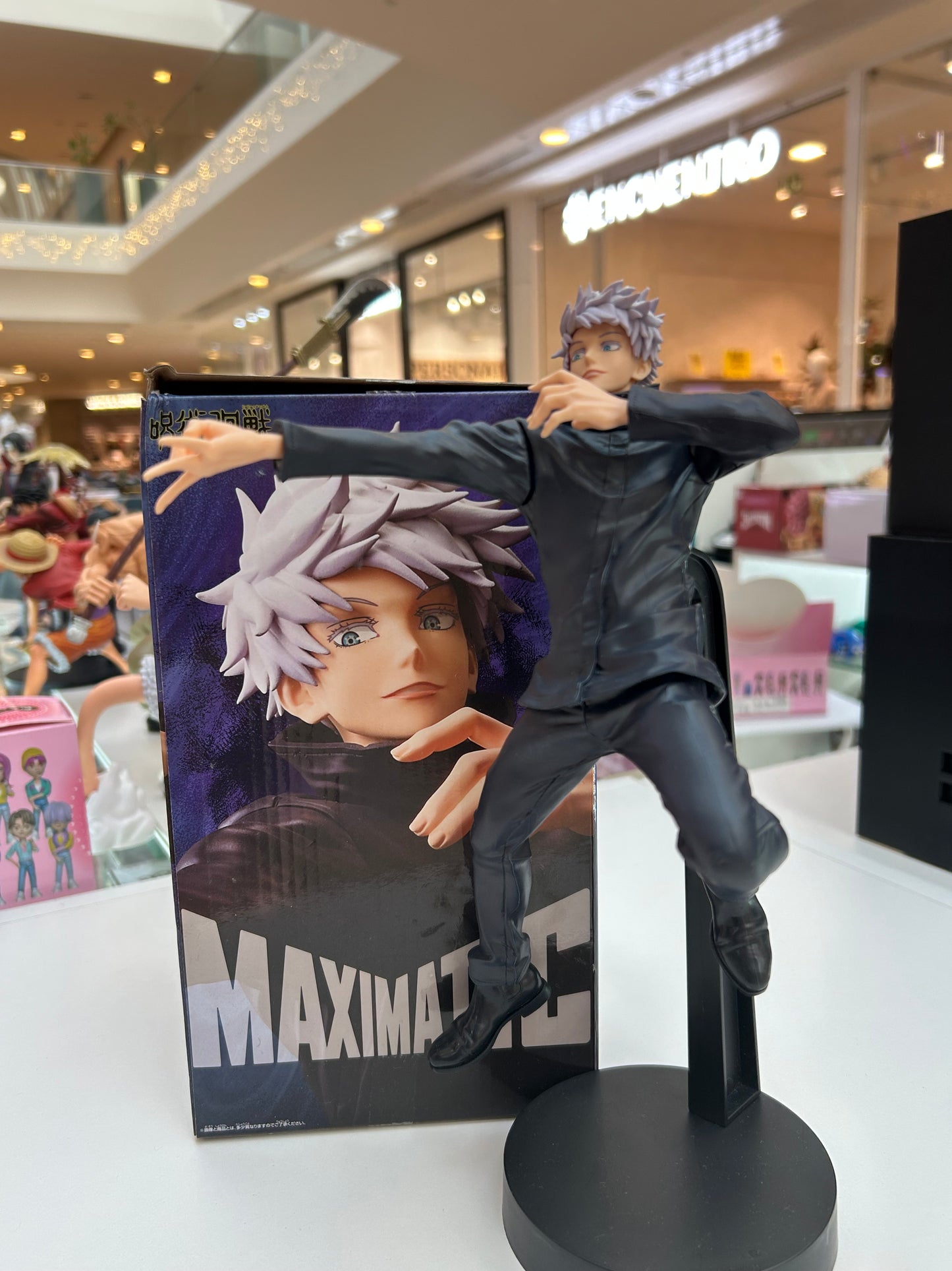 Figura Satoru Gojo en Suspensión Maximatic